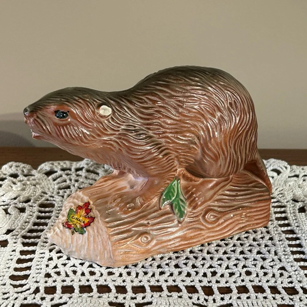 Vintage Beaver on a Log Canada Souvenir Giftcraft Made in Japan - Picture 1 of 6